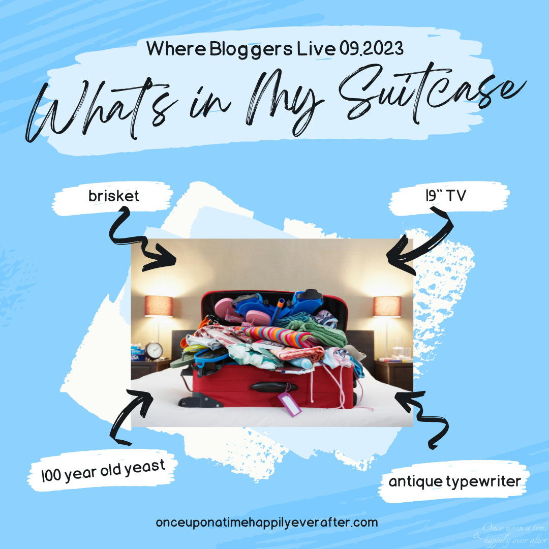 Where Bloggers Live 09.2023: What's in My Suitcase