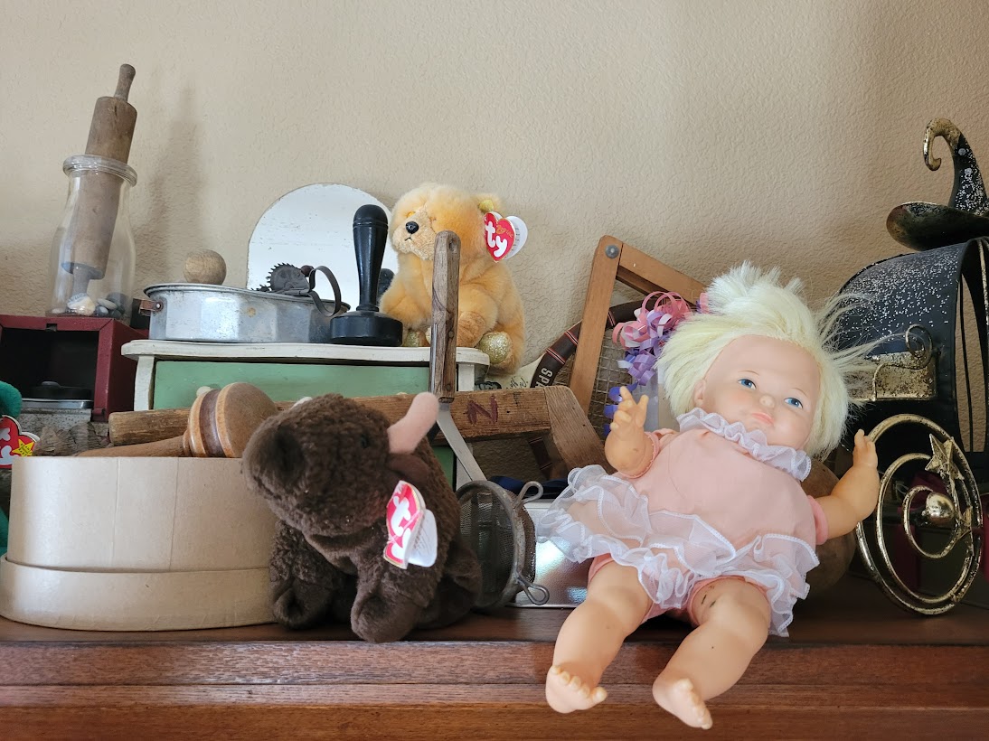 Where Bloggers Live 06.2023:  Collections & Collectibles