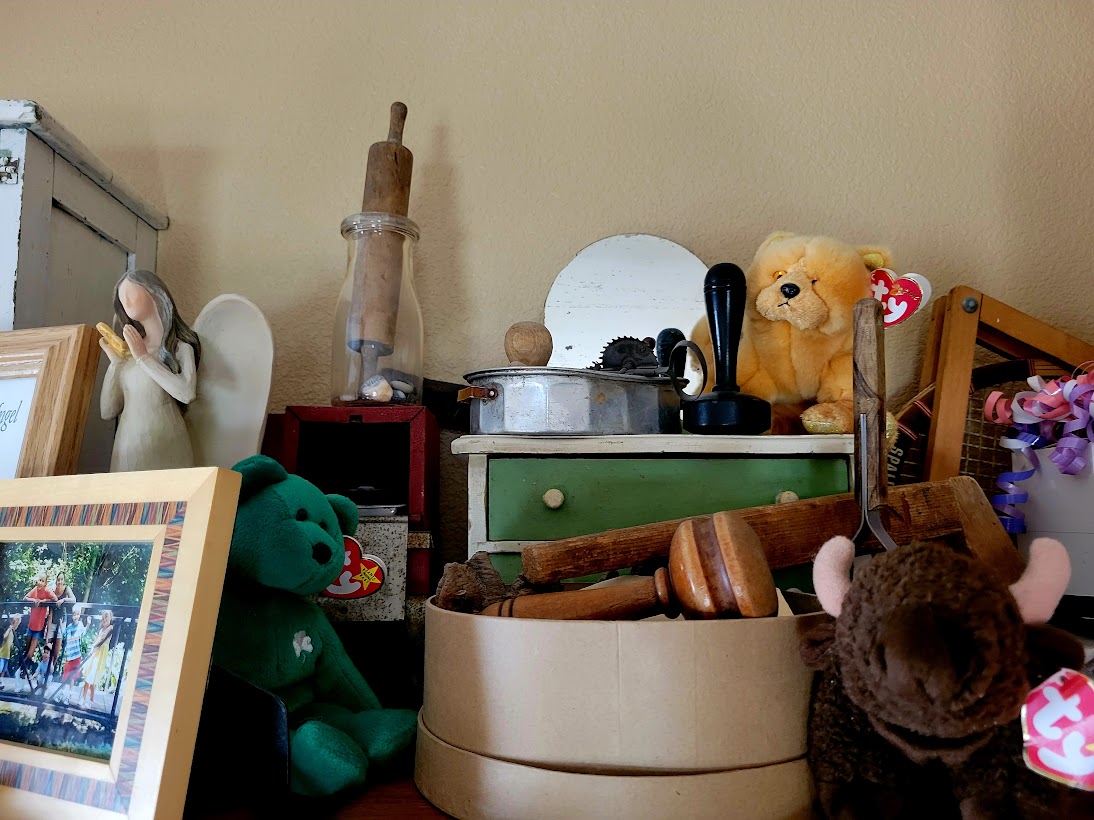 Where Bloggers Live 06.2023:  Collections & Collectibles
